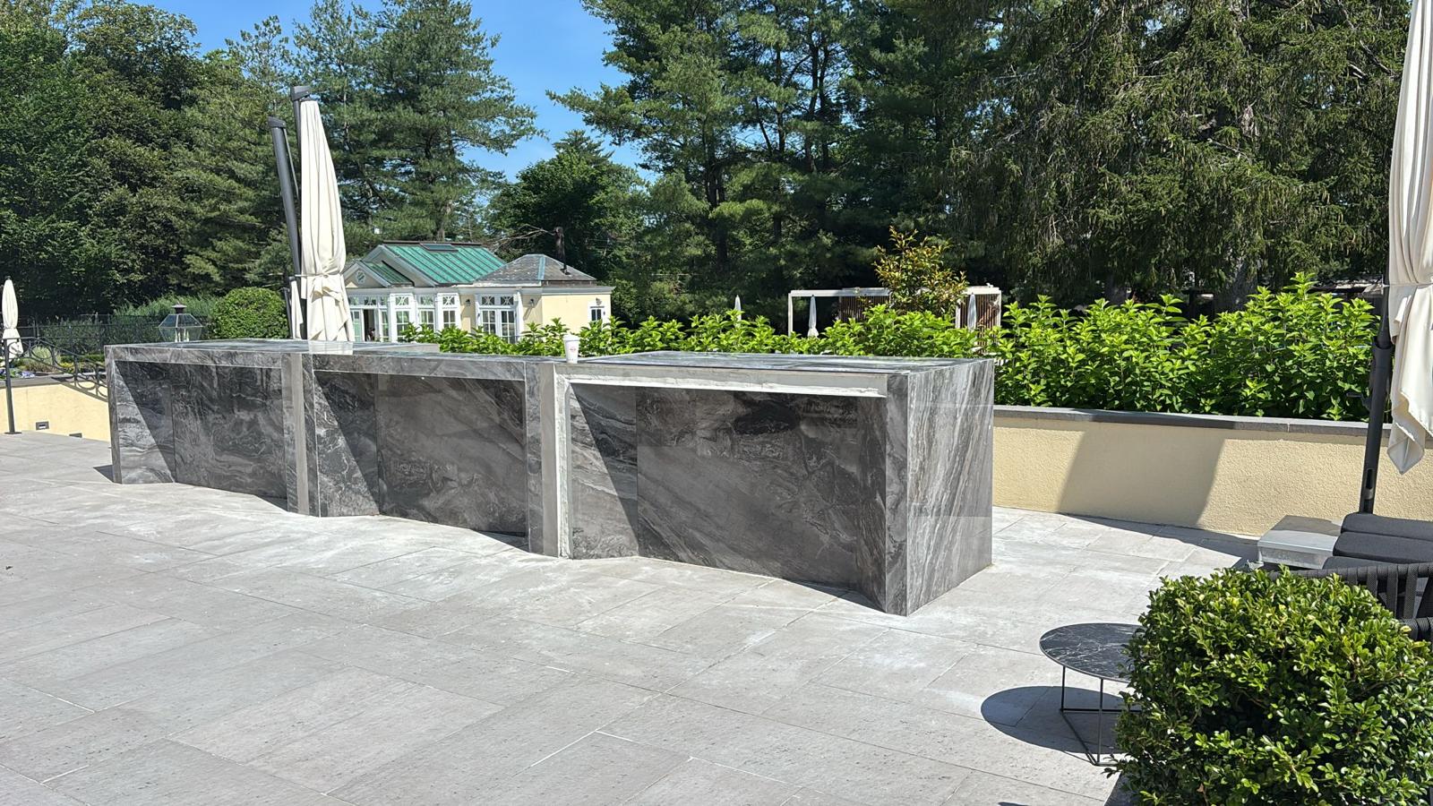 Outdoor Counter Tops & Kitchens Backsplash